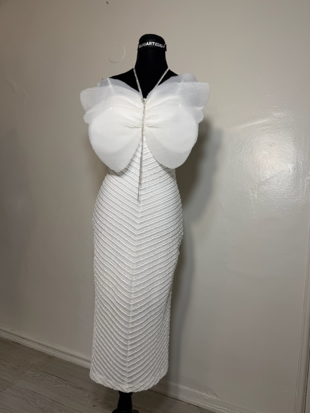 Elegant White Textured Sculptural Butterfly Detail-Ruched Midi Dress